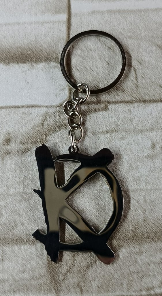 Kaukázus K betűs fém kulcstartó