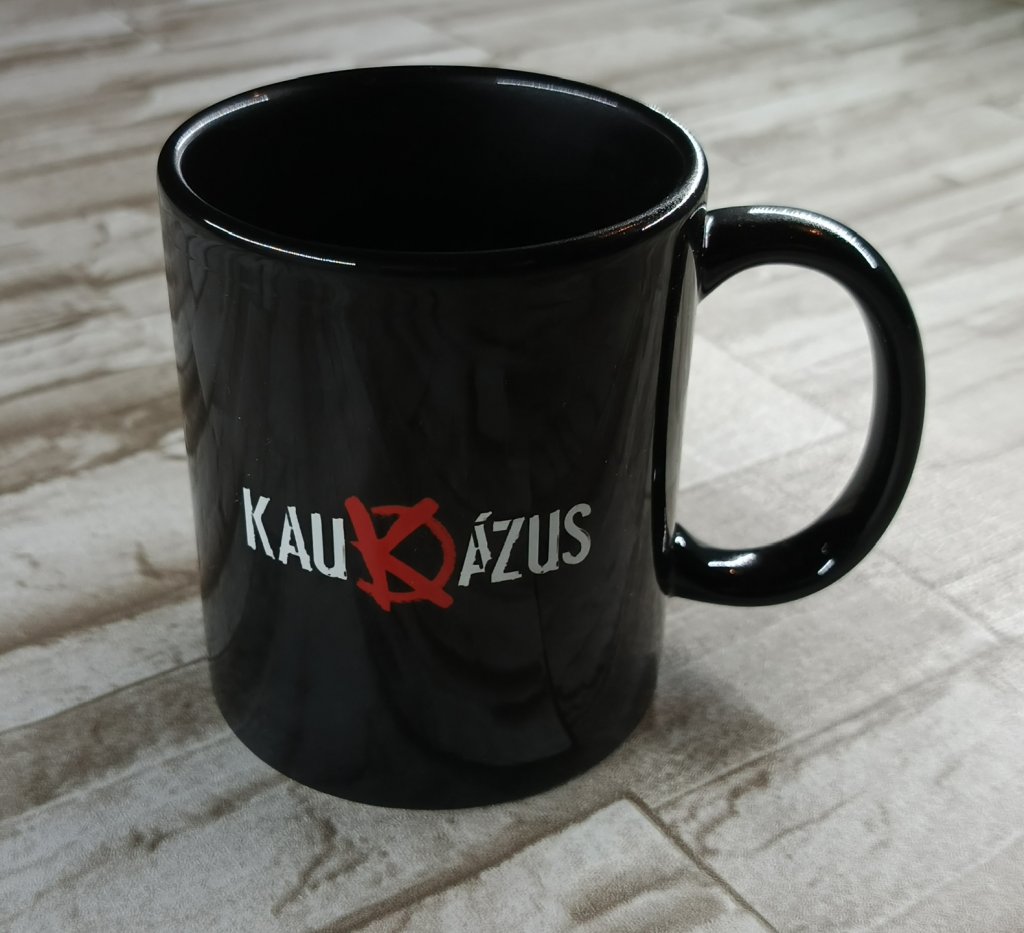 Kaukázus logo-s fekete bögre