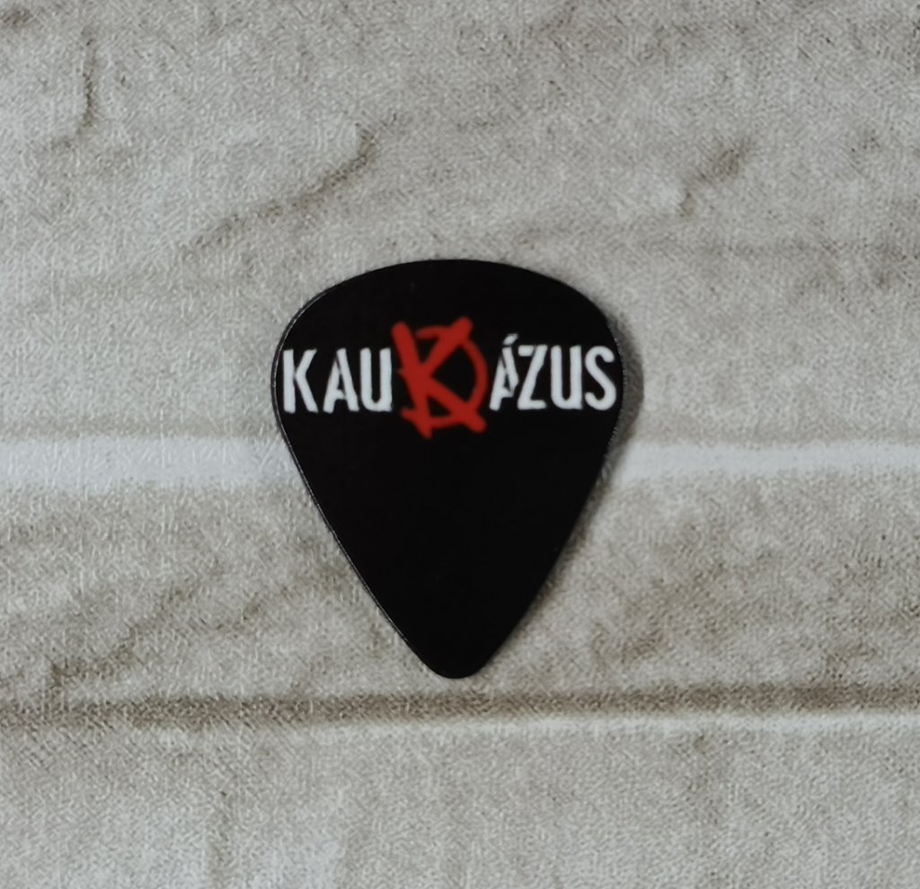 Kaukázus logo-s gitárpengető